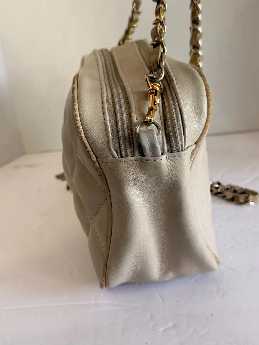 CHANEL Quilted Shoulder Bag in Pearl White with Gold Hardware
